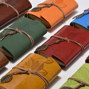 Carnet vintage en simili cuir avec breloque feuille – vue 2 Carnet vintage en simili cuir avec breloque feuille – vue 2