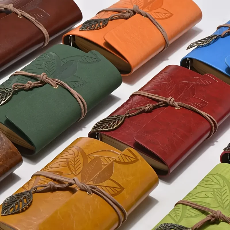 Carnet vintage en simili cuir avec breloque feuille – vue 2 Carnet vintage en simili cuir avec breloque feuille – vue 2