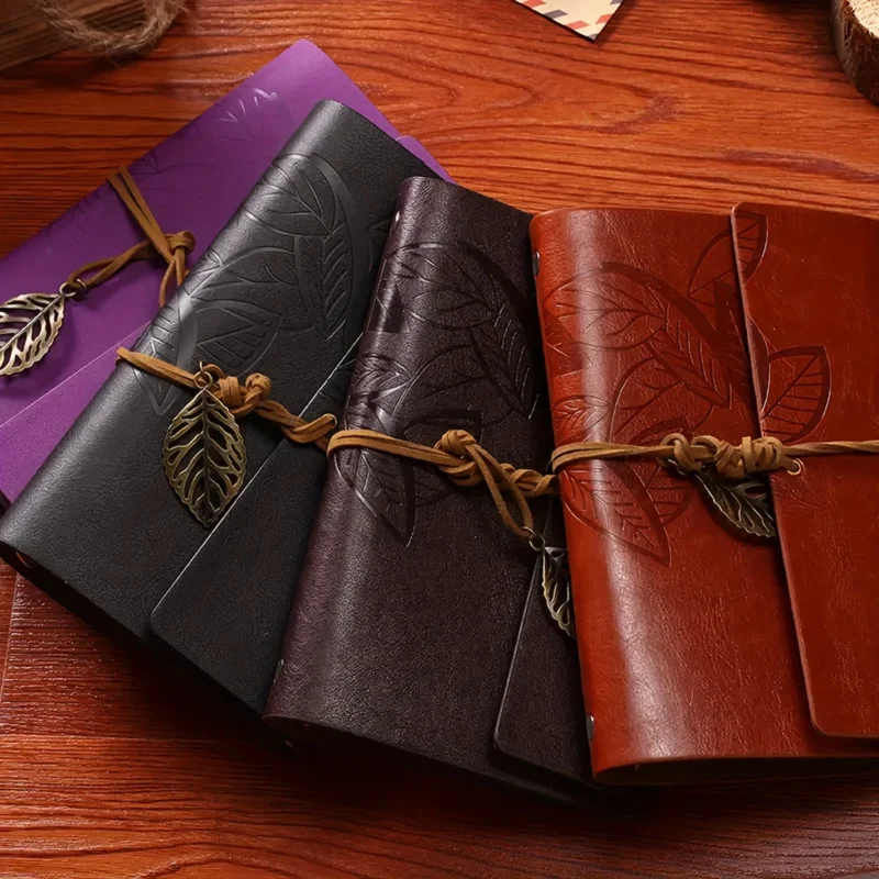 Carnet vintage en simili cuir avec breloque feuille – vue 4 Carnet vintage en simili cuir avec breloque feuille – vue 4