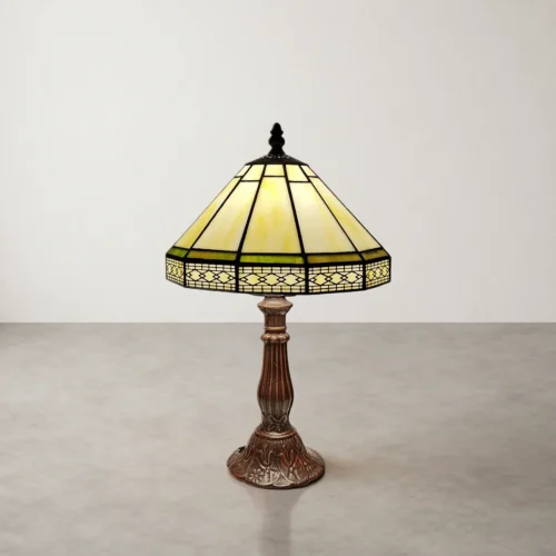 Lampe de table en vitrail géométrique crème et vert Lampe de table en vitrail géométrique crème et vert
