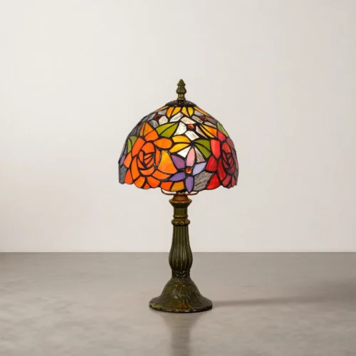 Lampe de table en vitrail style Tiffany, 10 motifs Lampe de table en vitrail style Tiffany, 10 motifs