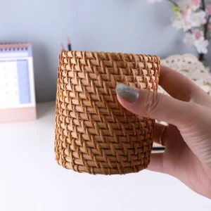 Pot à crayons en rotin tressé main – vue 5 Pot à crayons en rotin tressé main – vue 5