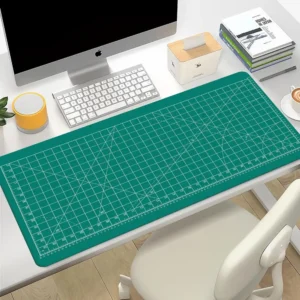 Sous-main quadrillé façon tapis de découpe – vue 3 Sous-main quadrillé façon tapis de découpe – vue 3