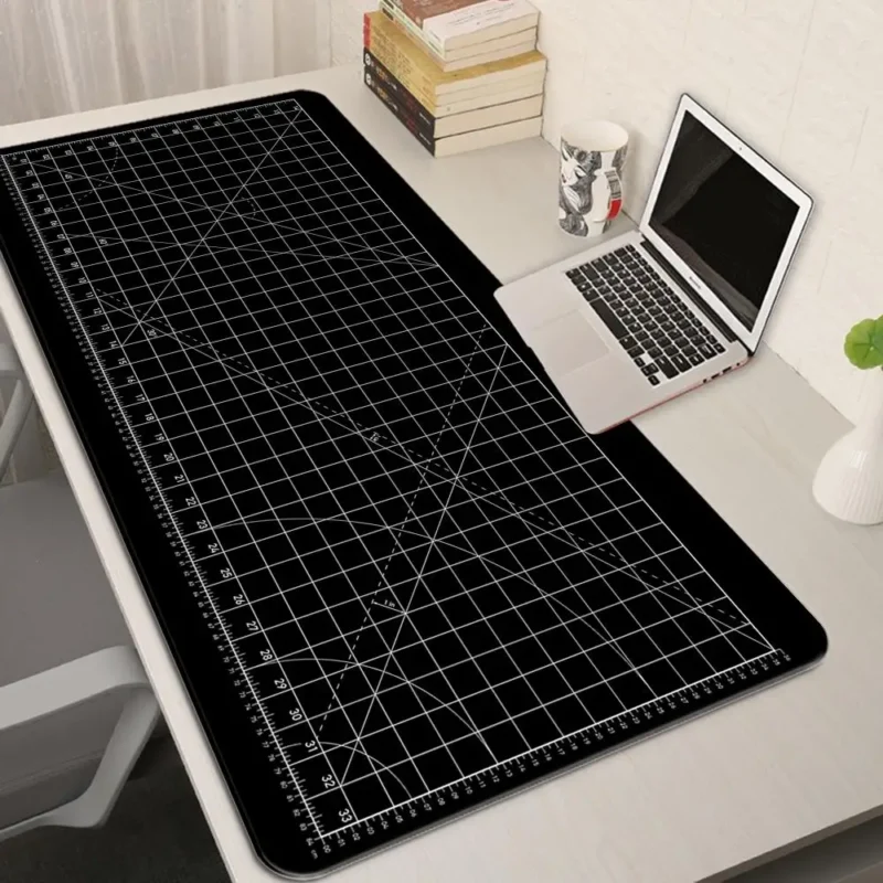 Sous-main quadrillé façon tapis de découpe – Noir Sous-main quadrillé façon tapis de découpe – Noir