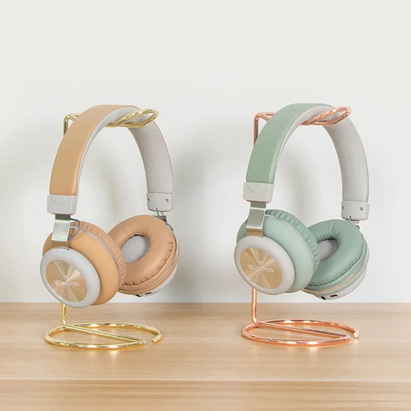 Support de casque en fil de métal doré – vue 4
